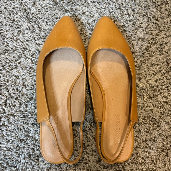 Women’s Madewell pointed-toe slingback flats in a tan leather. - Picture 2 of 4